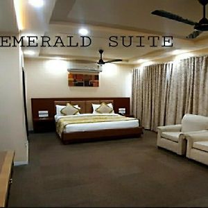 The Emerald Club ,Rajkot